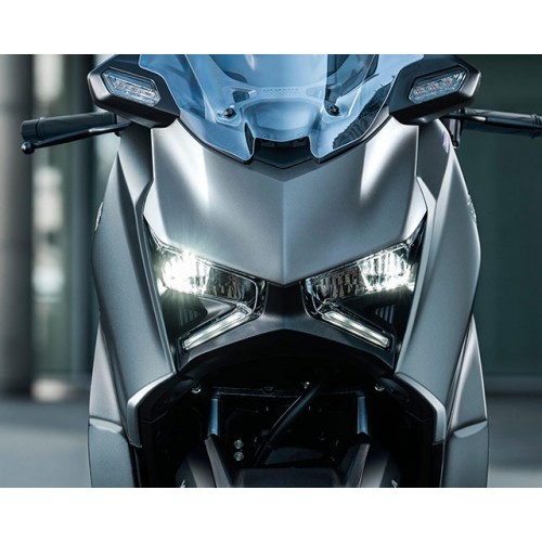 X-shaped headlight and taillight