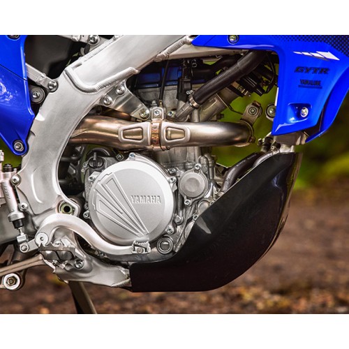 Rearward slanted engine